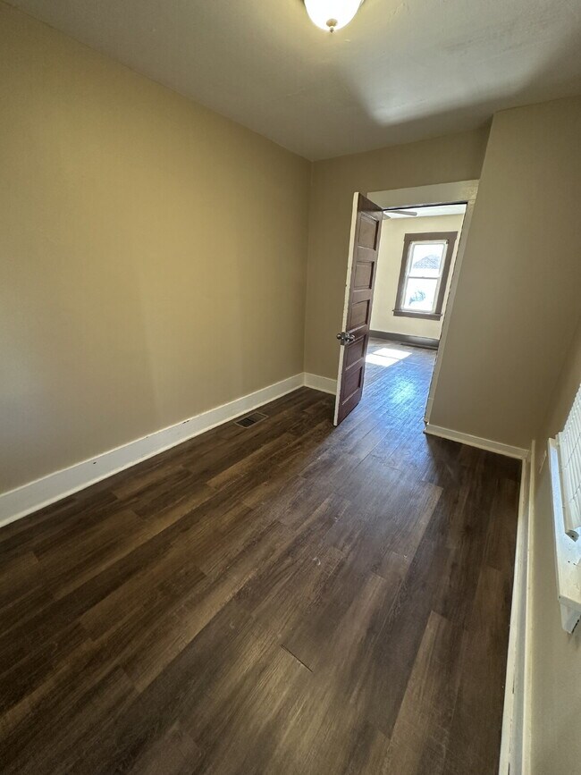 Building Photo - 121 Hackett St