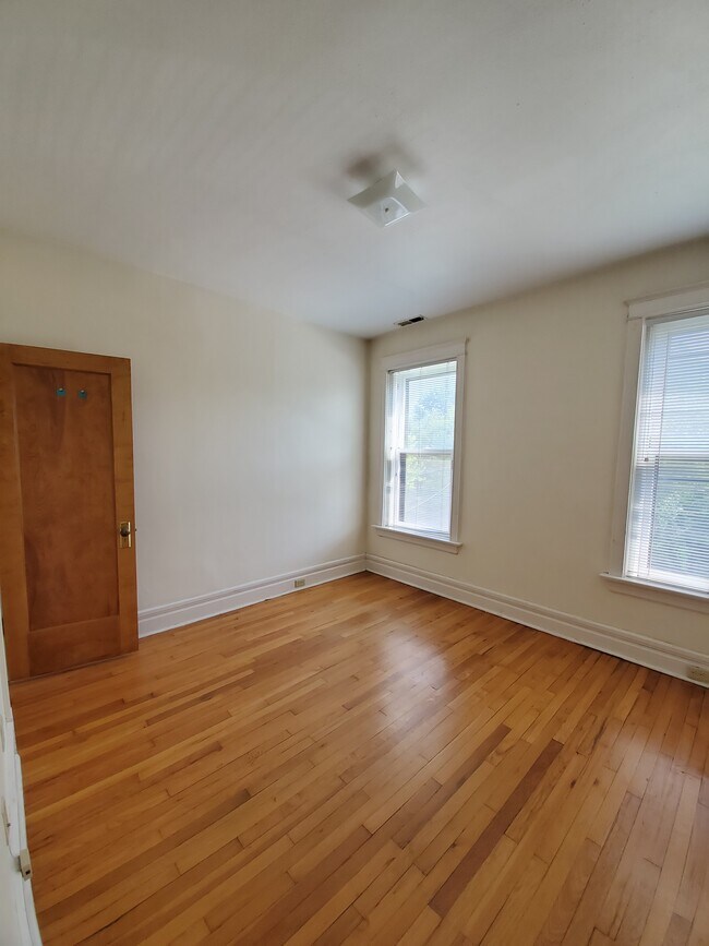 Building Photo - 5861 Nina Pl