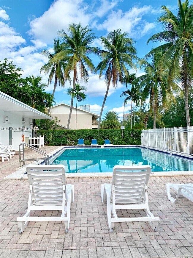 Building Photo - 2 bedroom in Sunny Isles Beach FL 33160
