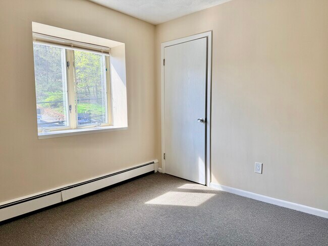 Building Photo - 21 Greenwood St