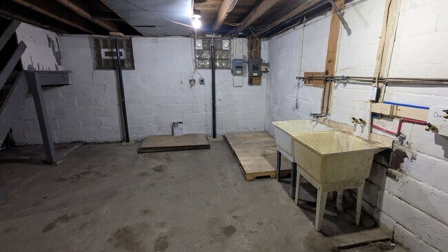 Building Photo - 793 Boulevard St