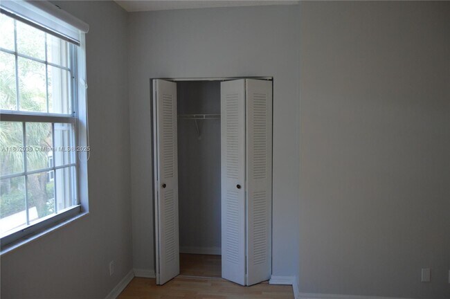 Building Photo - 1527 Veracruz Ln