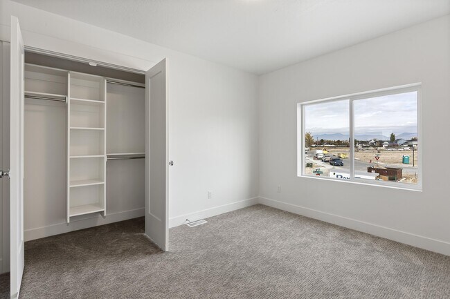 Building Photo - 2861 S Bluff Rd