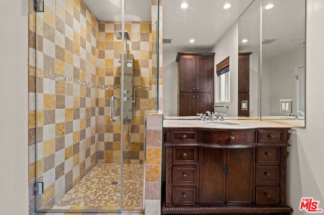 Building Photo - 4530 Bakman Ave