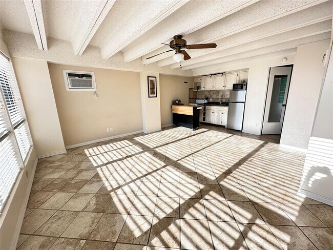 Building Photo - 5916 Lago Vista Way