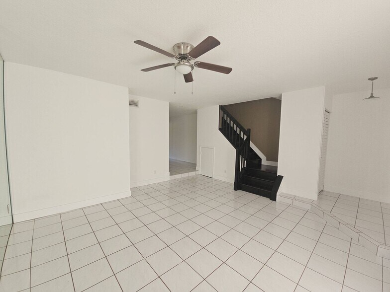 Building Photo - 2925 Belmont Ln