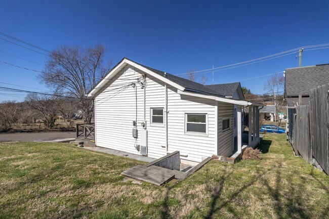 Building Photo - 1900 Edgewood Ave