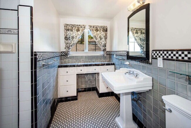 Building Photo - 0 E Junipero St