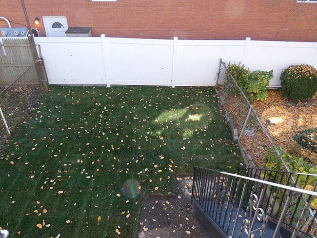 Building Photo - "Spacious 3-Bedroom Gem with Granite Accen...