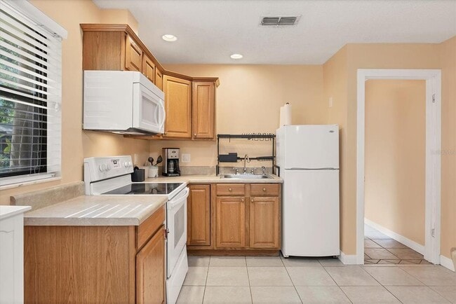 Building Photo - 2703 Forest Knoll Dr