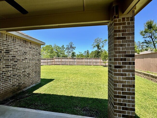 Building Photo - 6213 White Spruce Dr