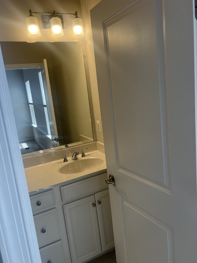Building Photo - 1833 Sag Harbor Ln