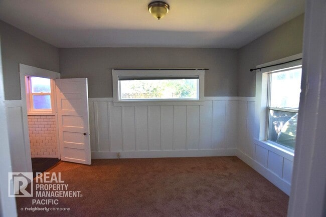 Building Photo - Spacious 1-Bedroom Retreat in Desirable Mo...