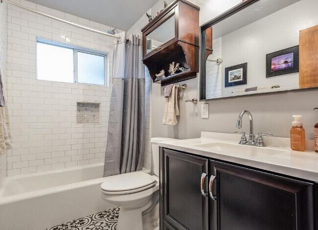 Building Photo - 9307 Santa Lucia Rd