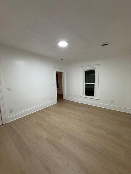 Building Photo - 1447 W 101st St