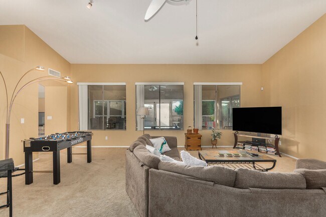 Building Photo - Spectacular 5 bdrm Home, OFFERS SOLAR ELECTRIC!