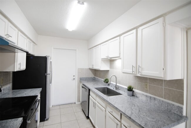 Building Photo - 6207 Grandvale Dr