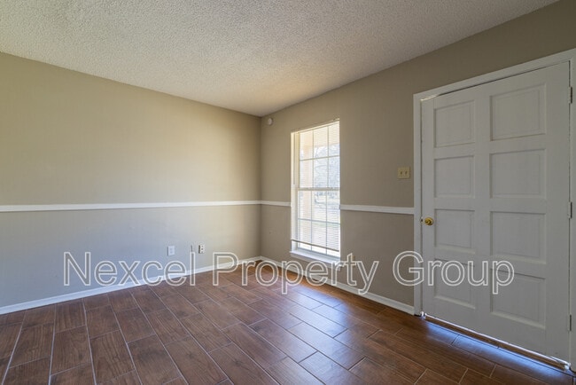 Building Photo - 6560 Greenbriar Dr