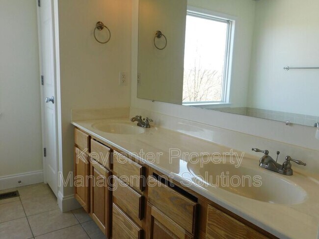 Building Photo - 42 Enchanted View Cir