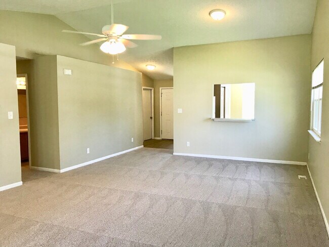 Building Photo - Charming 3 Bedroom, 2 Bathroom Home in Perry Township!