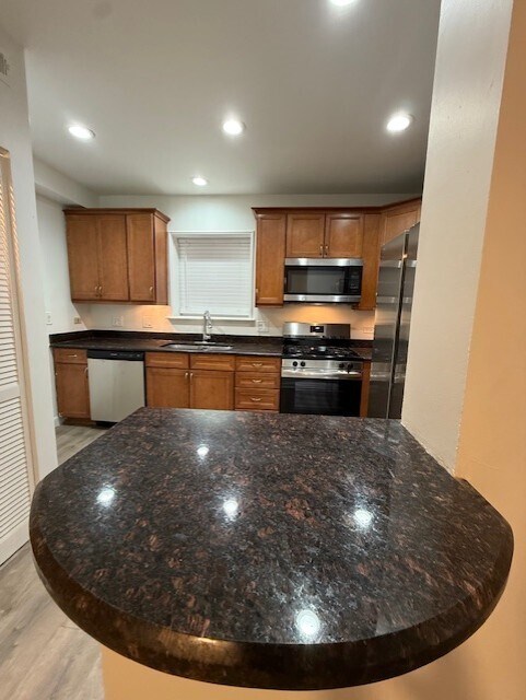 Building Photo - 2003 W Fargo Ave