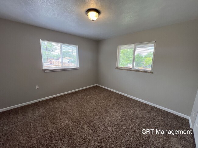 Building Photo - Freshly Updated 3-Bedroom, 1-Bathroom **FR...