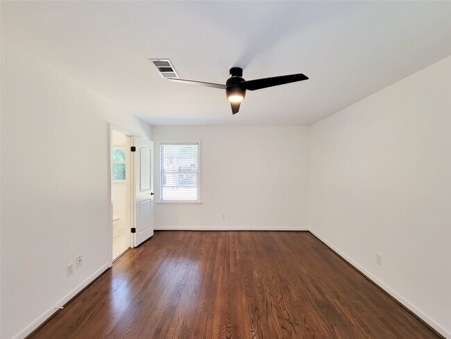 Building Photo - 9506 Vogue Ln