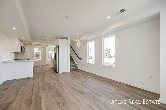 Building Photo - 2640 S Delaware-1