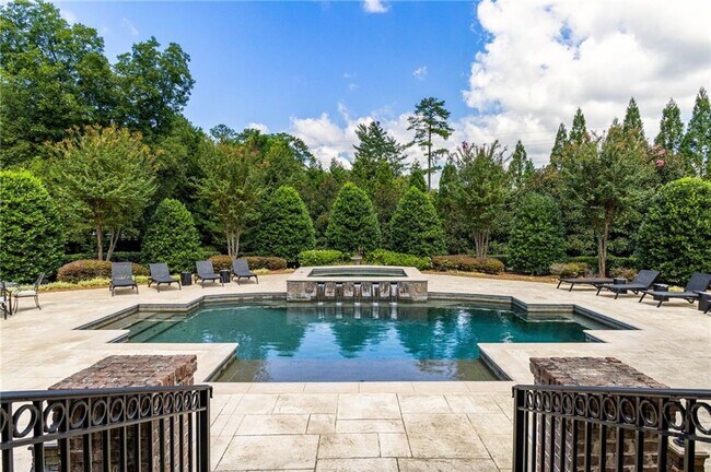 Building Photo - 4000 Heatherwood Way