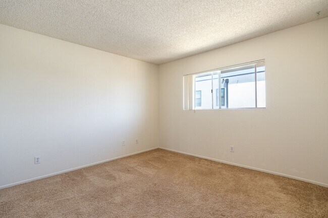 Building Photo - 2-Bedroom + 1 Bathroom Apartment | Dunes Place | Oxnard | Unfurnished