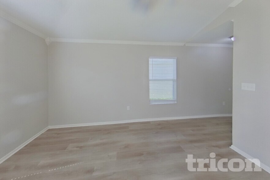 Building Photo - 11931 Alexandra Dr