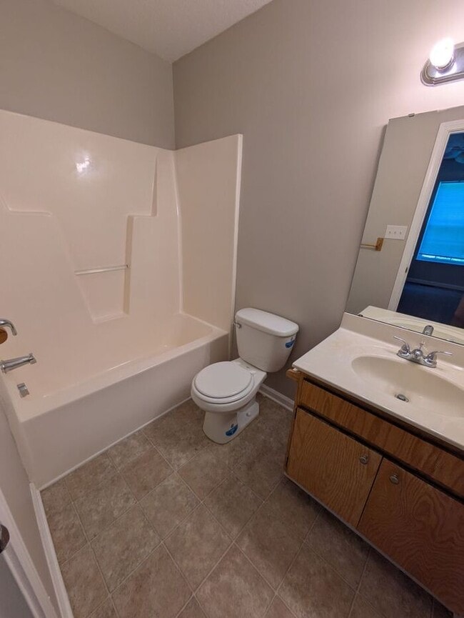 Building Photo - 3BD/2BA Unit in Hickory