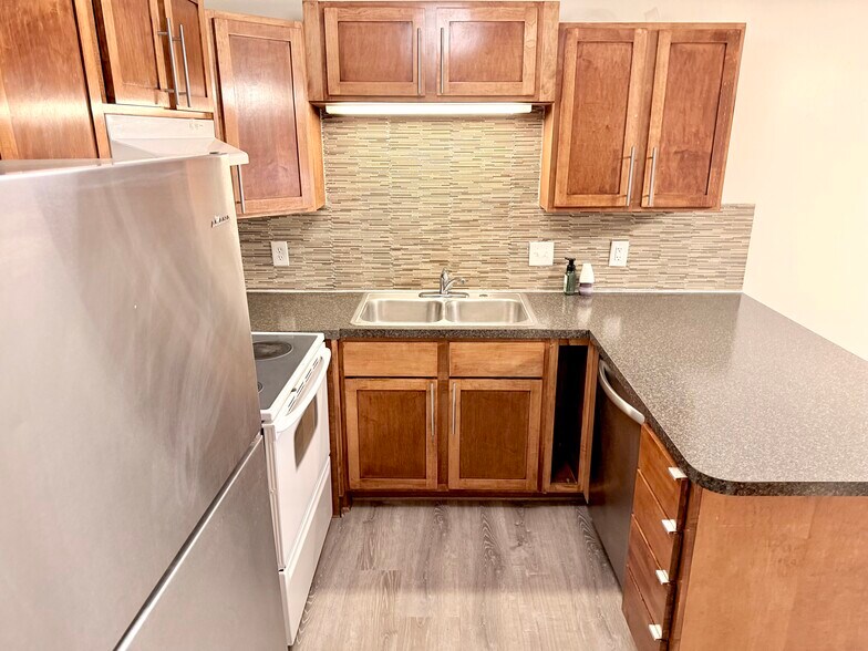 Building Photo - 16199 Flagstaff Ct S