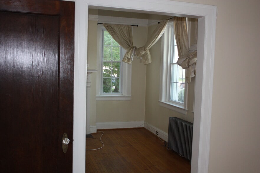 Building Photo - 3409 Greenway