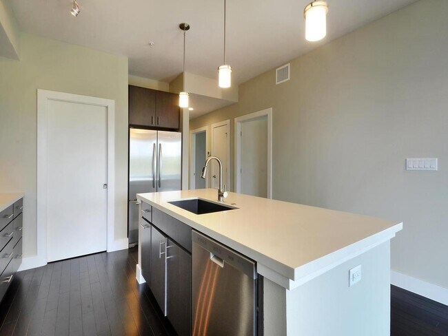 Building Photo - 2612 W 12th St