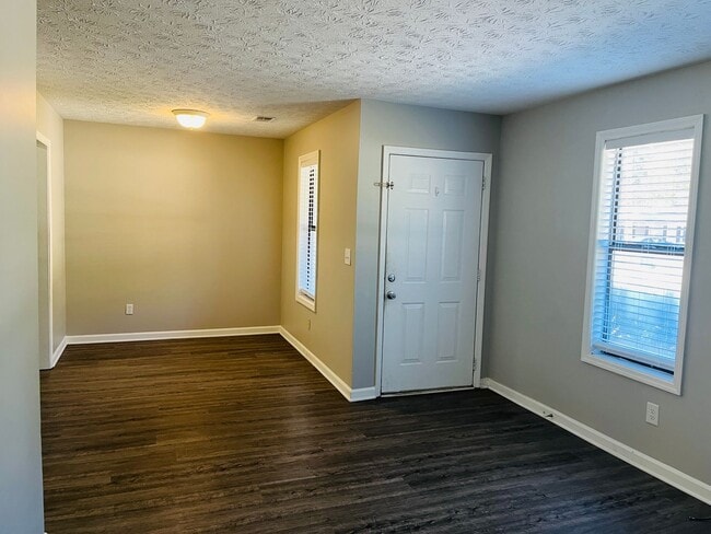 Building Photo - 120 Pine Terrace