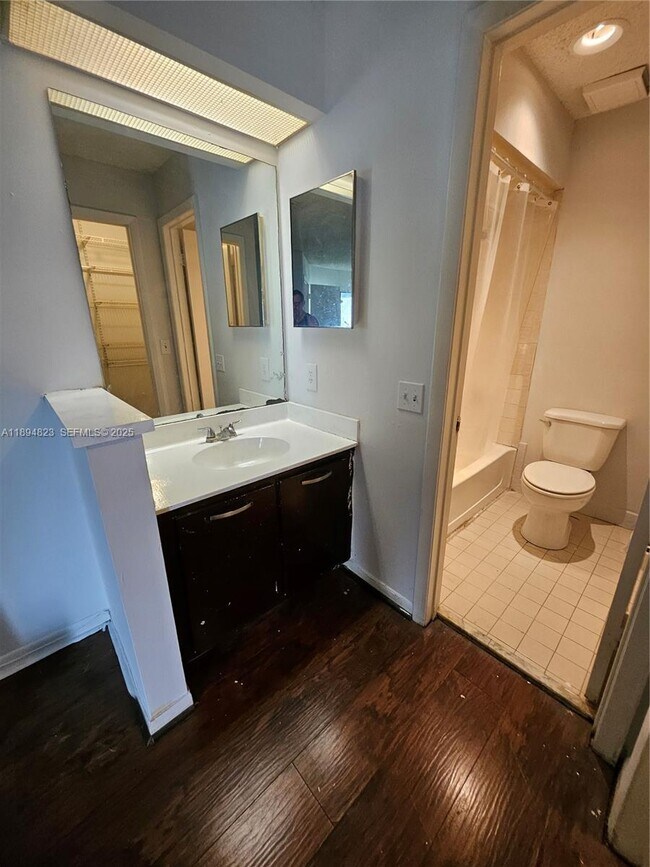 Building Photo - 2511 NW 56th Ave