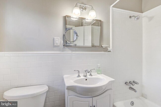 Building Photo - 9232 Forest Haven Dr