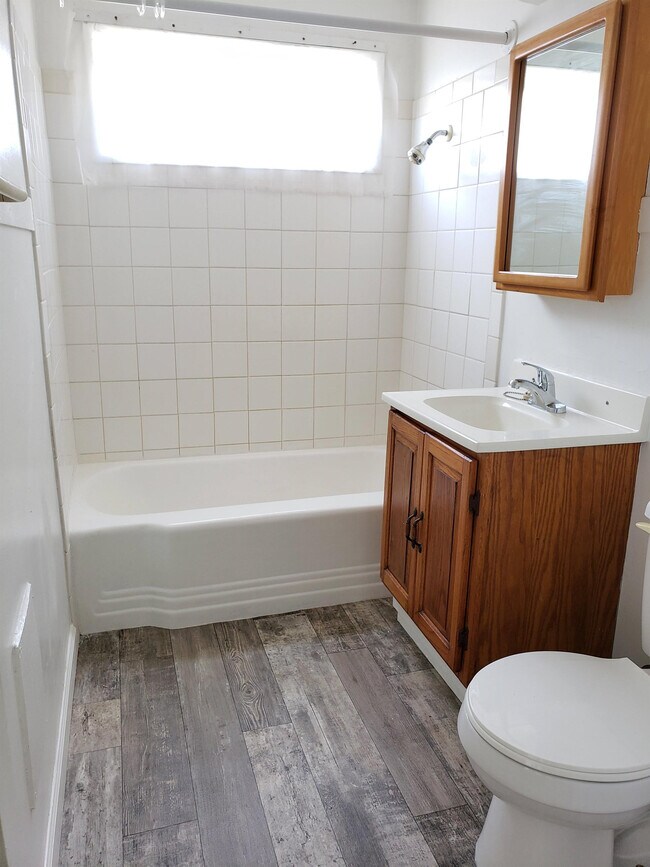 Building Photo - 8125 NE Mallory Ave