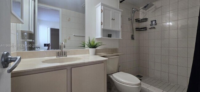 Building Photo - 10221 Fontainebleau Blvd