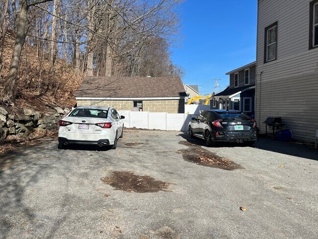 Building Photo - 272 Front St