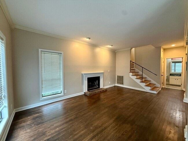 Building Photo - Quaint East Nashville Townhome