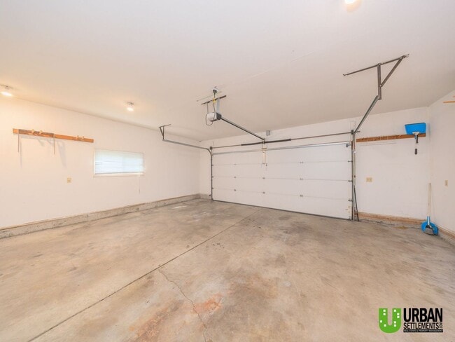 Building Photo - Spacious Glenrose Retreat | 3 Bed + Shop + Private Wooded Setting