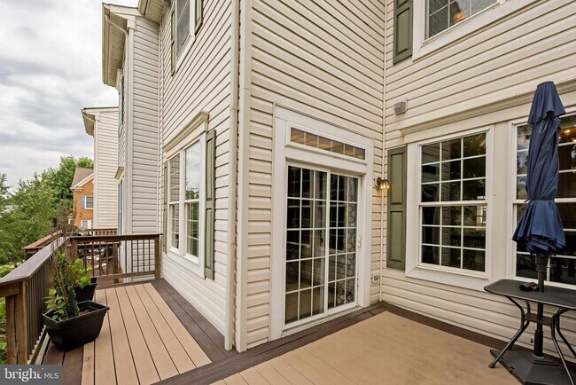 Building Photo - 3385 Beechcliff Dr