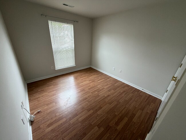 Building Photo - 45 Anchor Ln