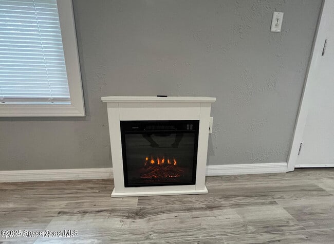 Building Photo - 329 Pine Ave