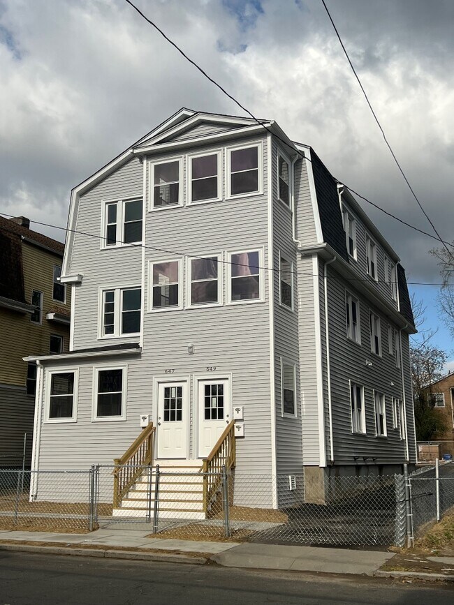 Building Photo - 647-649-649 Garden St