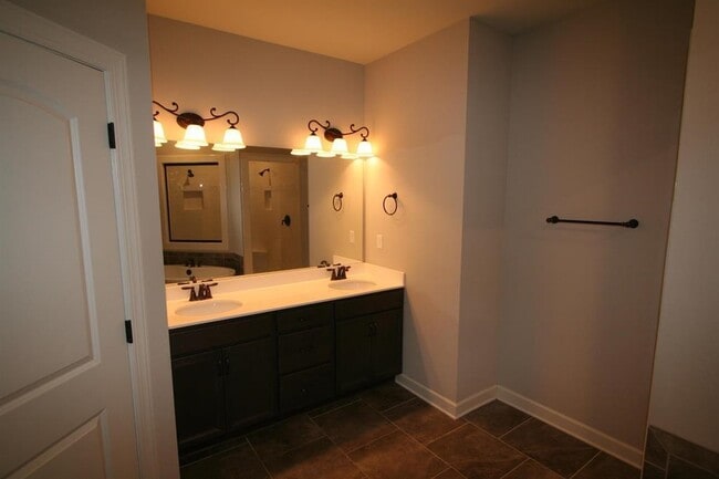 Building Photo - 5191 Forest Bend Cove