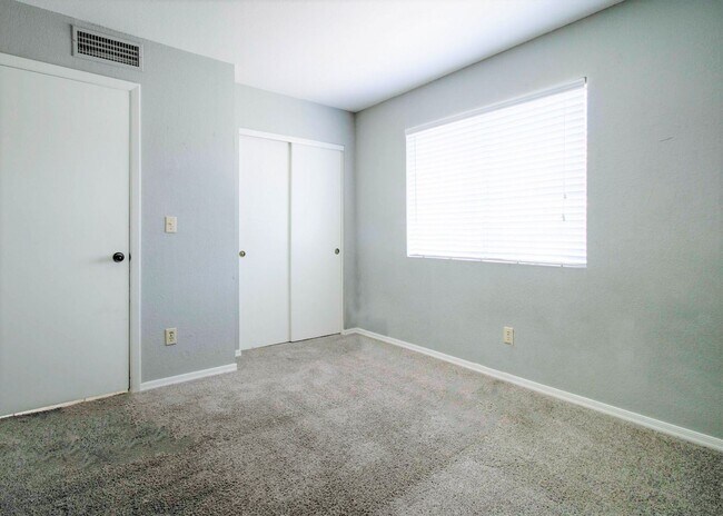 Building Photo - 1756 E Kesler Ln