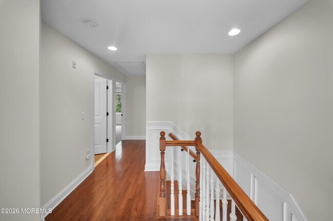 Building Photo - 302 Villa Dr
